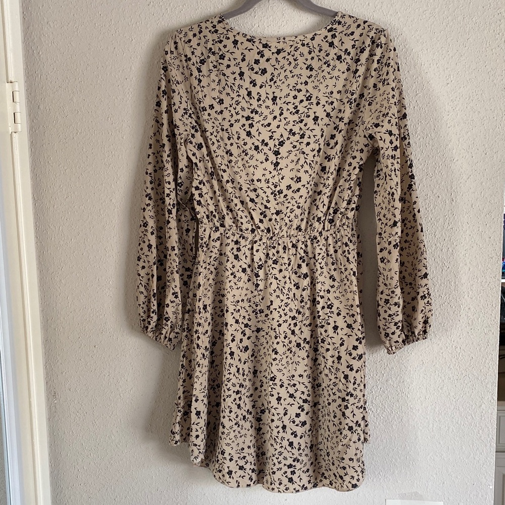 SHEIN Beige and Black Floral Long Sleeve Dress - Picture 3 of 8